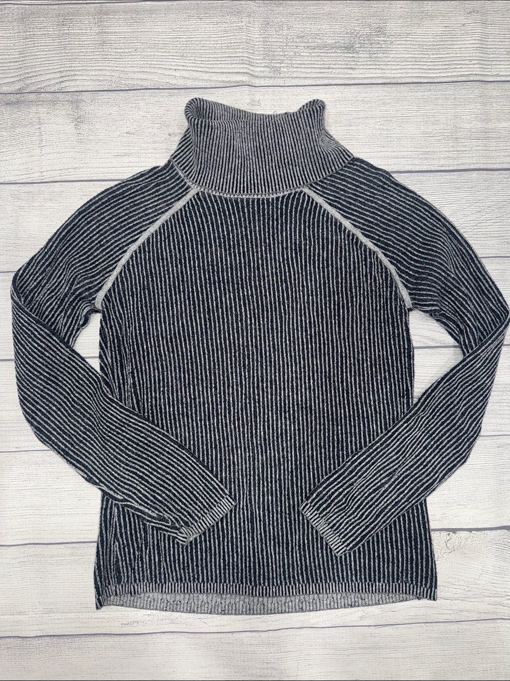 Abercrombie & Fitch Black and Grey Ribbed Turtleneck Sweater